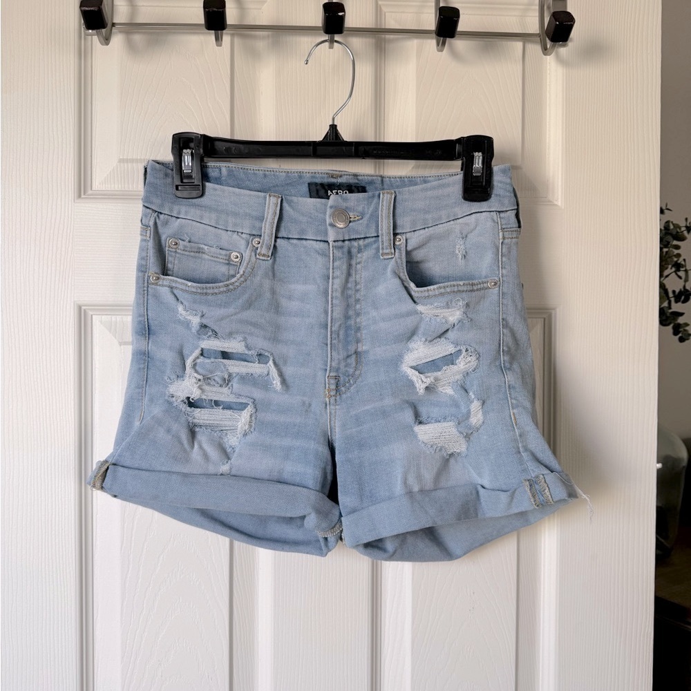 Aero High Rise Curvy MIDI‎ 3" Distressed Jean Shorts size 6